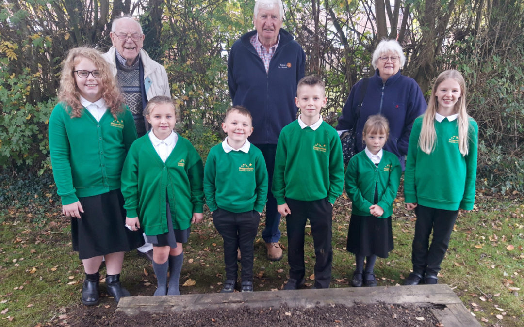 Haggonfields Primary School pupils receive the gift of spring bulbs from Worksop Rotary Club